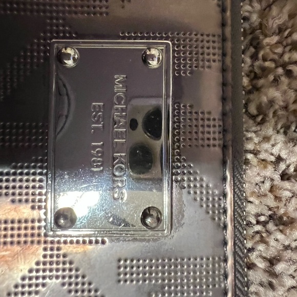 Pewter Michael Kors wallet in GUC - Picture 2 of 3